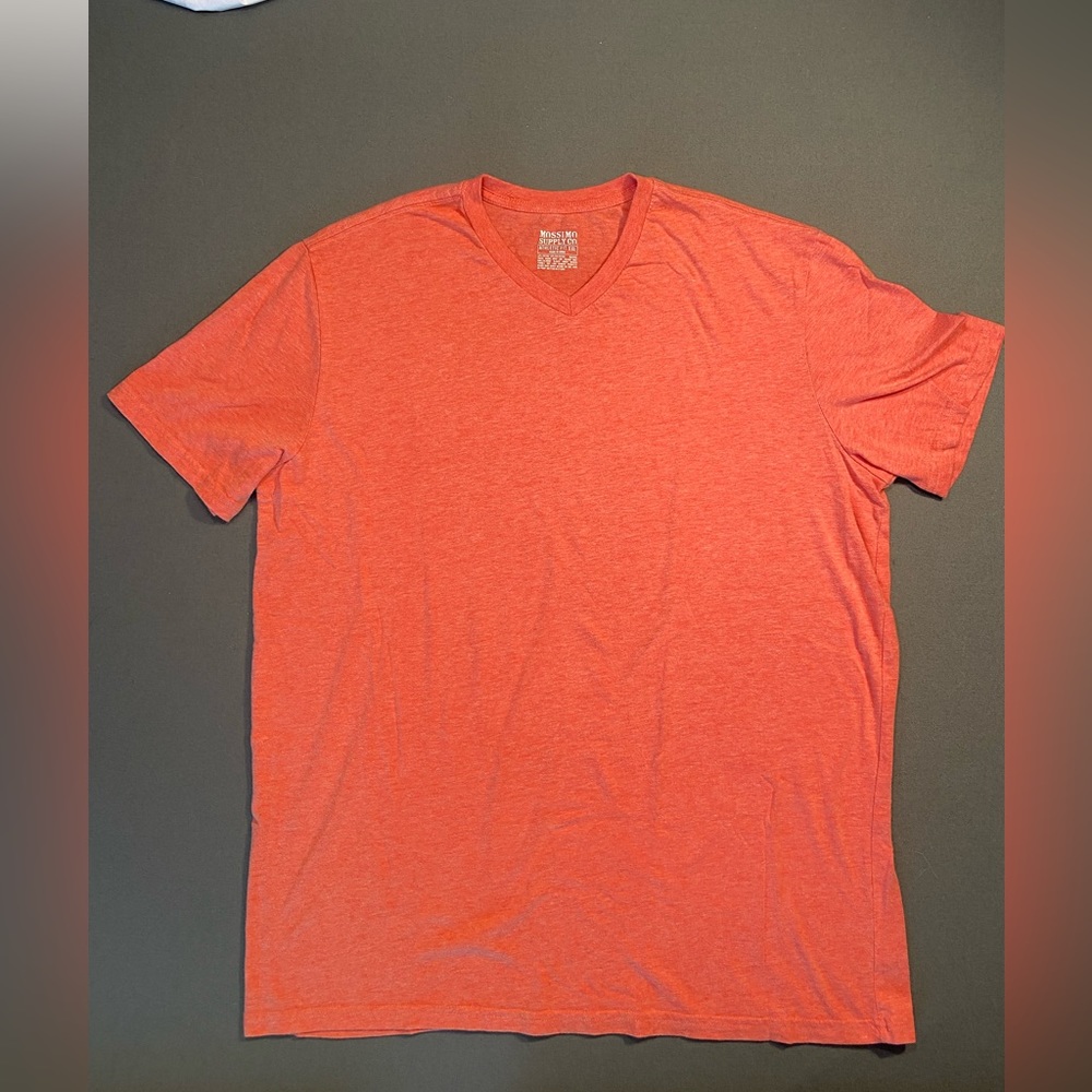 Target, Mossimo Supply Co, Athletic Fit Tee Shirt, V Neck, Size XL, vintage.